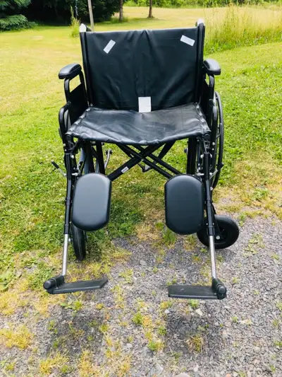 Bariatric heavy duty wheelchair. 500 pound weight capacity. 31 inches wide ,wheel to wheel Never use...
