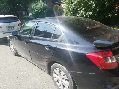 Honda Civic 2012 Manuel, très économique,mecanique A1 , Bluetooth,air climatisé fonctionne très bien...