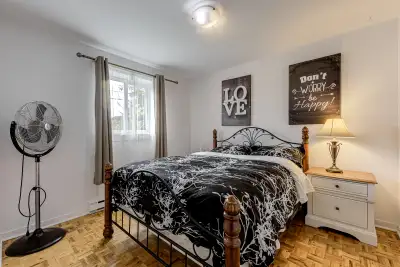 Loyer 1435$ /mois Emplacement: 7303 Avenue Doucet, près de l'autoroute, commerces, services, restura...