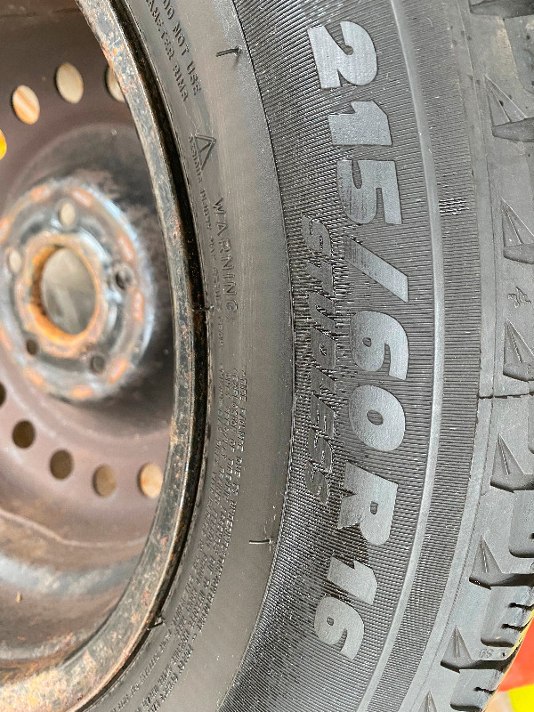 4 Michelin X-Ice Xi3 215/60R16 Winter Tires on rims USED in Tires & Rims in Oakville / Halton Region - Image 2