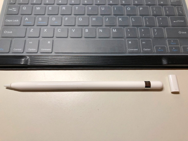 iPad Pro 9.7 " 256GB Wi-Fi Rose +  Apple Pencil + Keyboard Case in iPads & Tablets in Markham / York Region - Image 4