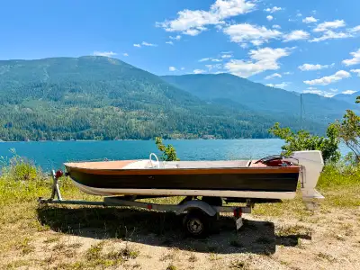 Beauty 14 feet aluminum boat, Cadillac style with 15 horse power Chrysler motor and steering with re...