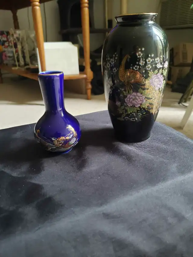 BUNDLE-7 Small Vases in Home Décor & Accents in London - Image 3