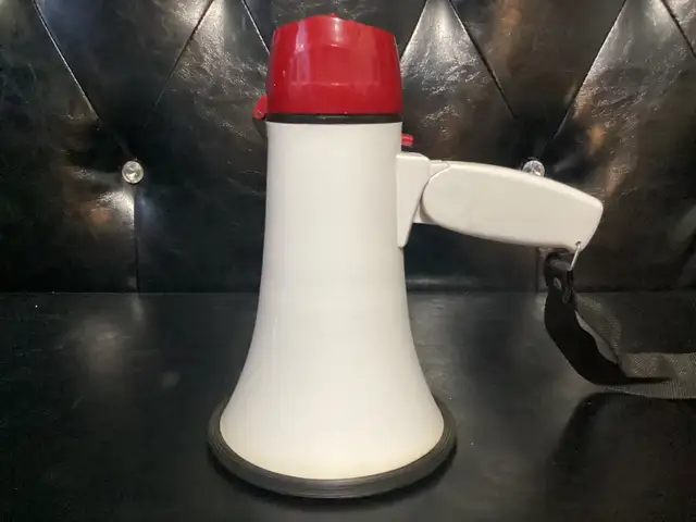 MEGAPHONE HANDHELD W/SIREN AND RECORDER BLOW HORN LOUD SPEAKER in General Electronics in City of Toronto - Image 5