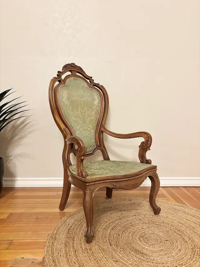 antique carved parlour chair in Chairs & Recliners in Nelson - Image 8