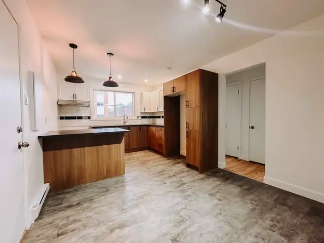 4 ½ in Sainte-Foy – Lease Assignment – Free October!