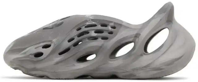 Yeezy Foam Runner Granite Size 10 & 11 in Men's Shoes in Oshawa / Durham Region - Image 4