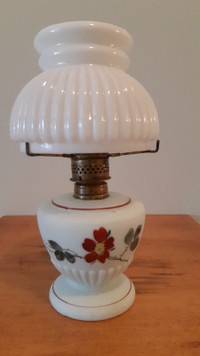 ANTIQUE MINIATURE HAND PAINTED FROSTED MILK GLASS OIL LAMP MINI