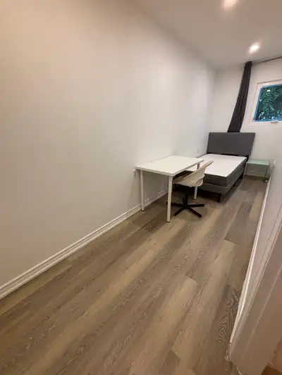 2nd Floor private bedroom share kitchen and bathroom @ Malvern West From Now/Aug 1st Sorry no pets a...