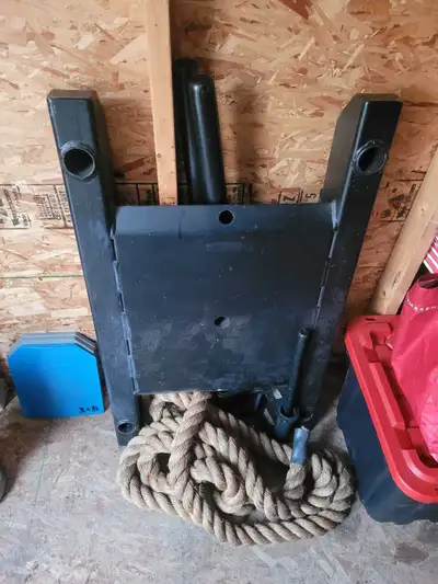 Very heavy duty weight sled for strongman/crossfit. Comes with double d handle and rogue pull rope....