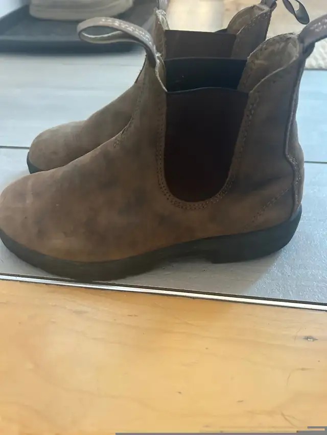 Blundstones  youth in Kids & Youth in Dartmouth - Image 2