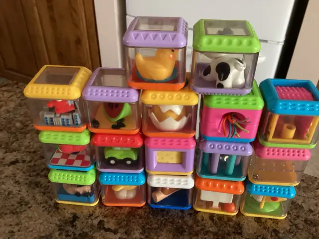 Collectors 17 Fisher Price Plastic Cubes for Baby’s/Toddlers in Toys in Ottawa - Image 5