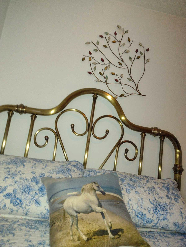 Tête de lit antique en laiton pour lit Queen  dans Lits et matelas  à Laurentides - Image 2