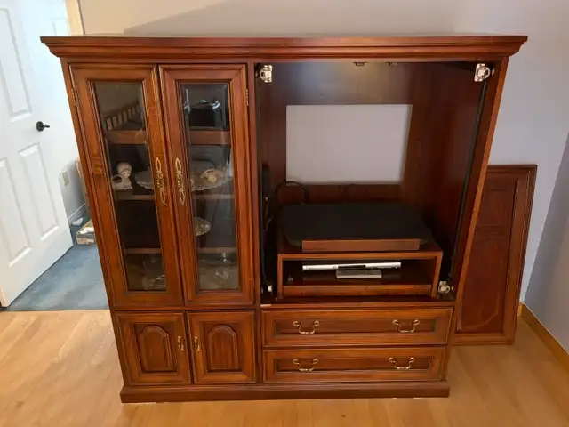 SOLID WOOD TV STAND