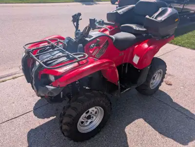 Great Condition, LOW KM - Second seat with storage - Warn winch - Hitch - Hasn't been off road in ye...