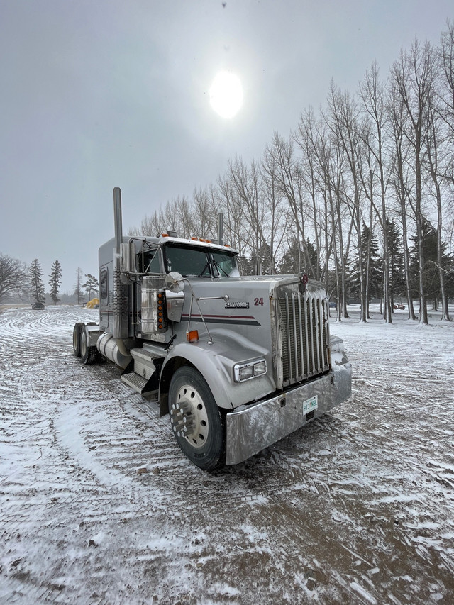 REDUCED!! KENWORTH W900L C15 CAT 6NZ 18 Spd LOW RISE in Heavy Trucks in Saskatoon - Image 2