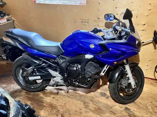 2006 Yamaha FZ6 in Sport Bikes in Edmonton - Image 5
