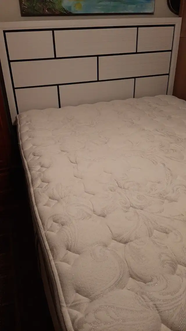 Lit a vendre in Beds & Mattresses in Laval / North Shore - Image 3