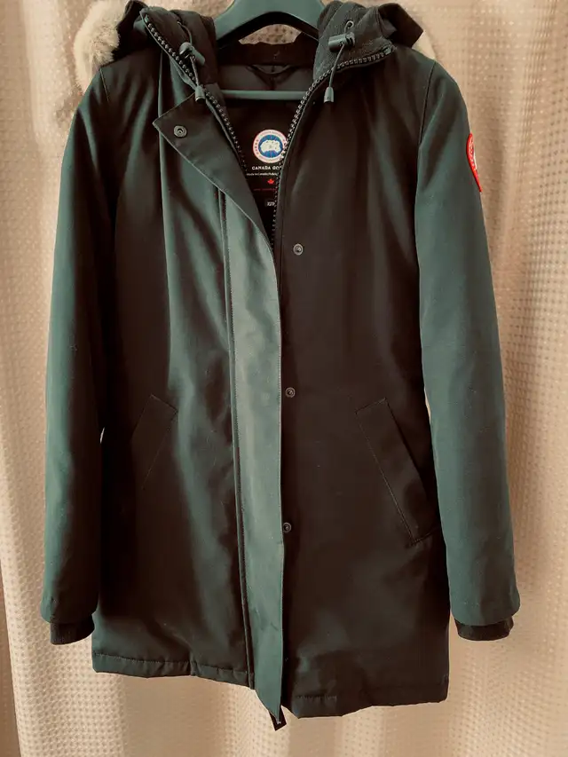 Canada goose black Victoria parka in Women's - Tops & Outerwear in Cape Breton - Image 11