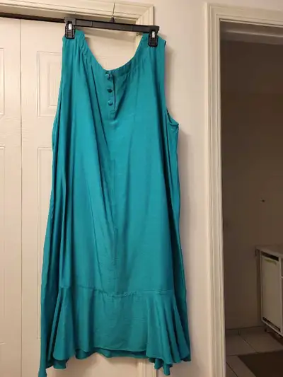 Liz Moody, SILK turquoise Shift style w flounce at bottom 48 inch bust 40 inches long from shoulder