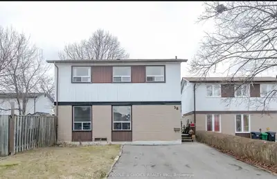 3 bedroom detached house 1 bathroom 3 car parking $2500 monthly 70% utility For family only Wifi inc...