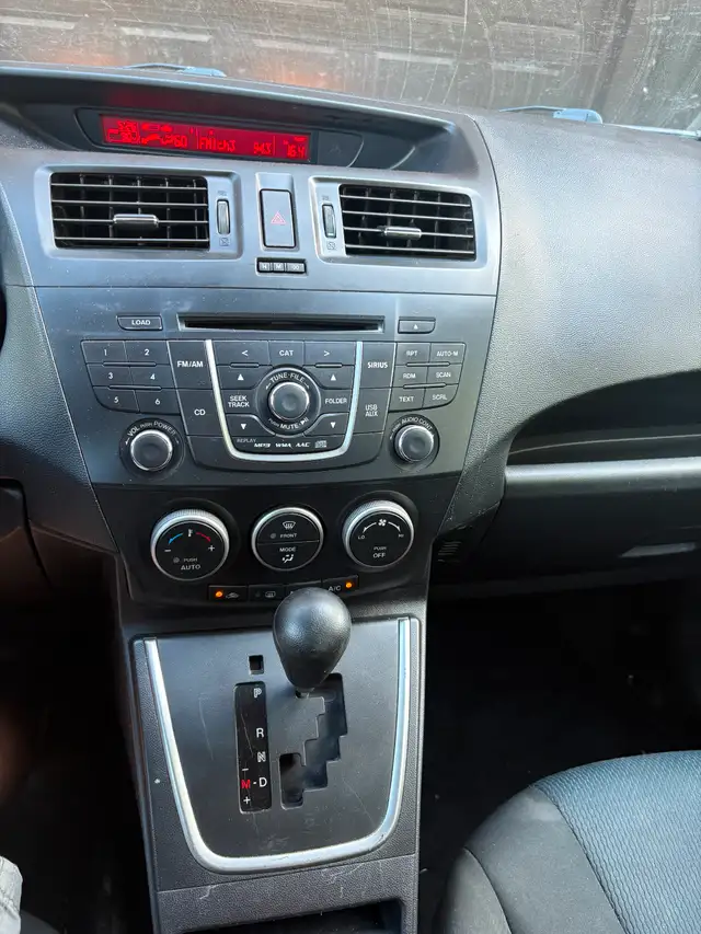 Mazda 5 2015 in Cars & Trucks in City of Montréal - Image 11
