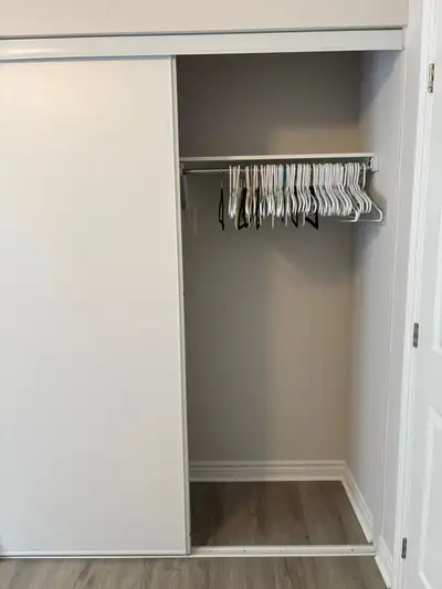 "Room for Rent in Barrhaven's Half-Moon Bay Area! - Shared bathroom - No parking available - 5-minut...