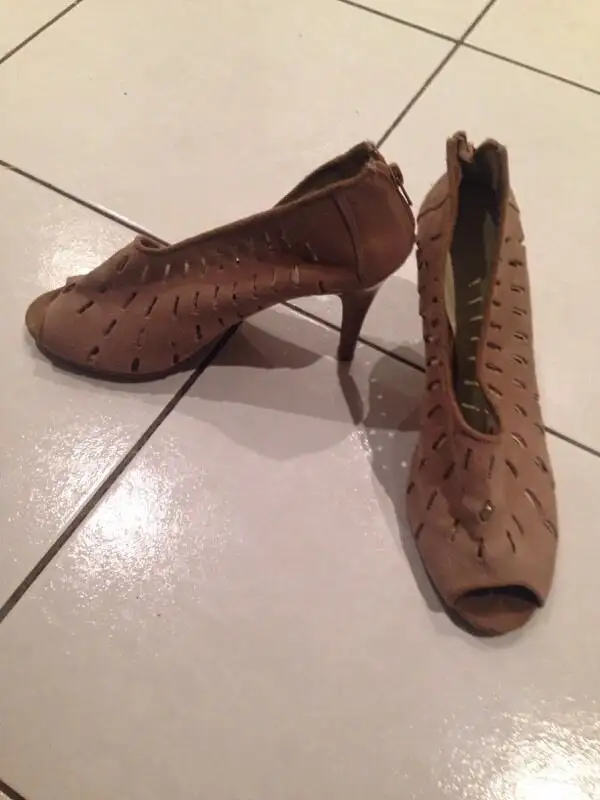 Variety of women's heels size 10 in Women's - Shoes in Markham / York Region - Image 2