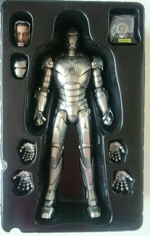 Ironman Figure by HOT TOYS - Mark II Collector's edition MMS78 in Toys & Games in Ottawa - Image 2