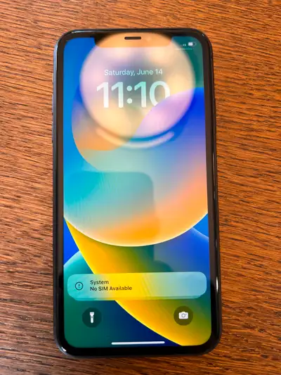Iphone 11, 64gb. Mint condition. Battery is 100%.