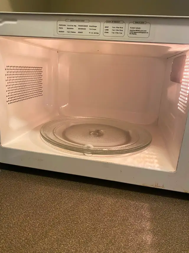 RCA Microwave in Microwaves & Cookers in City of Halifax - Image 3