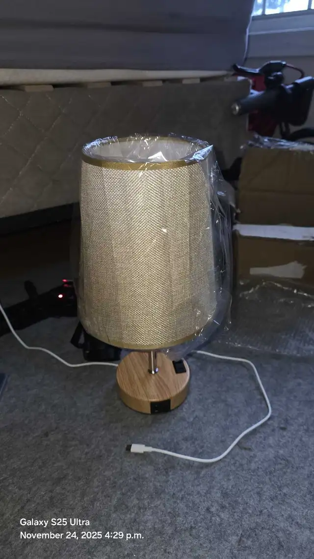 Table Lamp in Indoor Lighting & Fans in Mississauga / Peel Region - Image 5