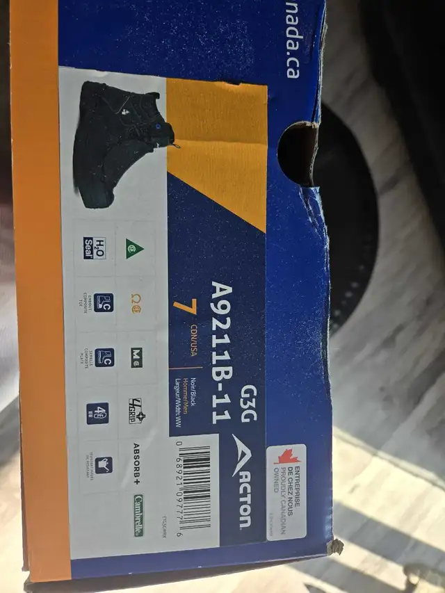 NEVER WORN MENS WORK BOOTS SIZE 7.5 in Men's Shoes in Cambridge - Image 2