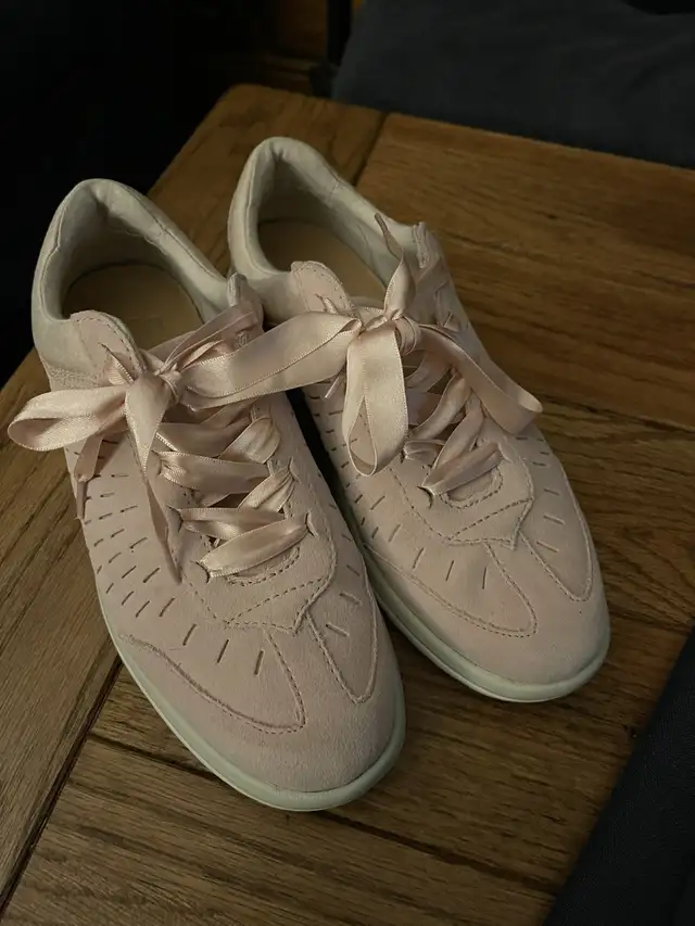 UGG Women’s Shoes **price lowered! in Women's - Shoes in City of Toronto - Image 7