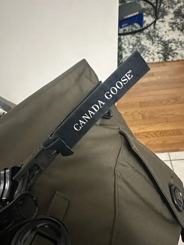 CANADA GOOSE  MEDIUM JACKET in Women's - Tops & Outerwear in Ottawa - Image 9