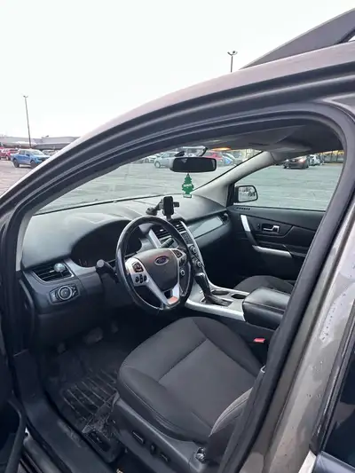 Ford Edge EcoBoost en très bon état, parfait pour un usage familial ou quotidien. Moteur 2.0L turbo,...