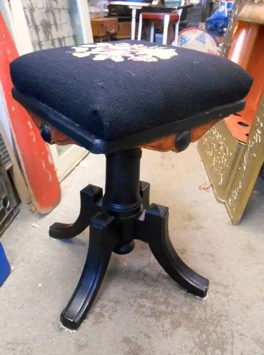 Banc de Piano Victorien Pivotant Antique in Pianos & Keyboards in Sherbrooke - Image 2