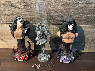 Kiss collectables Two busts One guitar pic keychain One very rare demon goblet 50$ for all Pickup Bu...