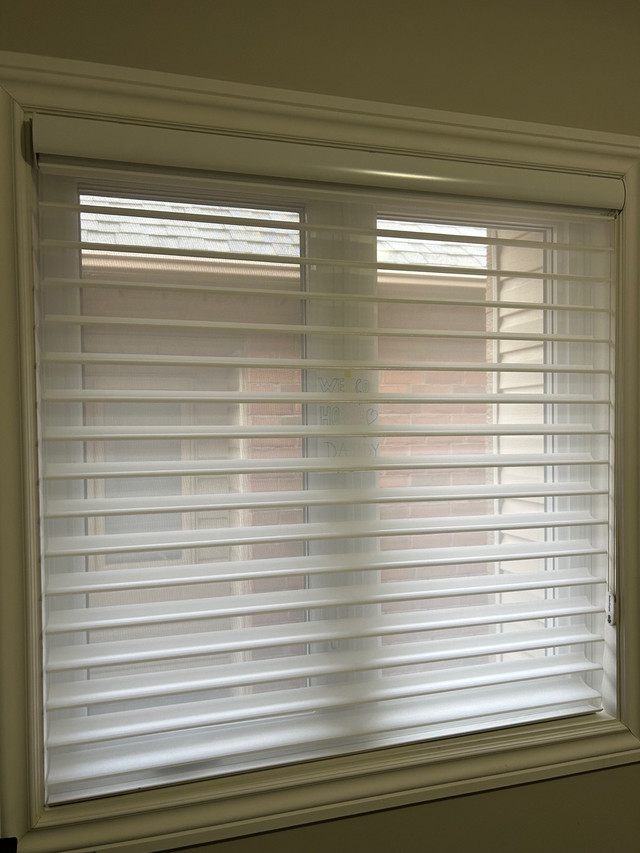 Like New Hunter Douglas Silhouette Blinds in Window Treatments in Markham / York Region - Image 3