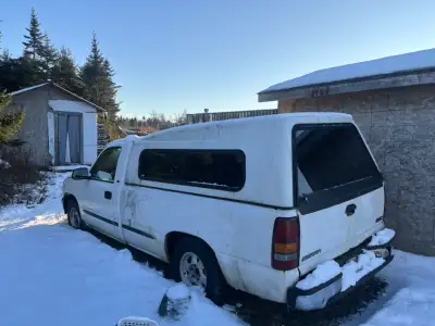GMC 2001 Runs good new clutch 5 speed Come see make offer for parts or repair $ 2000
