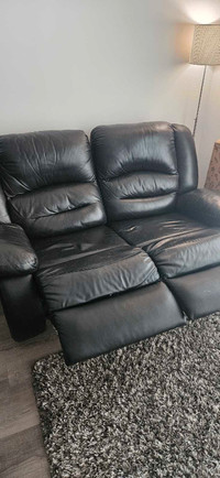 2 leather sofas / sofas en cuir