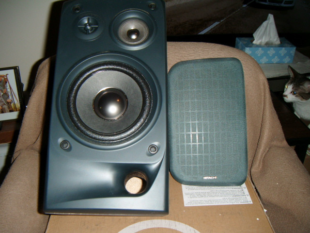 Hitachi 3 way 50 watt classic speakers in Speakers in Stratford - Image 2