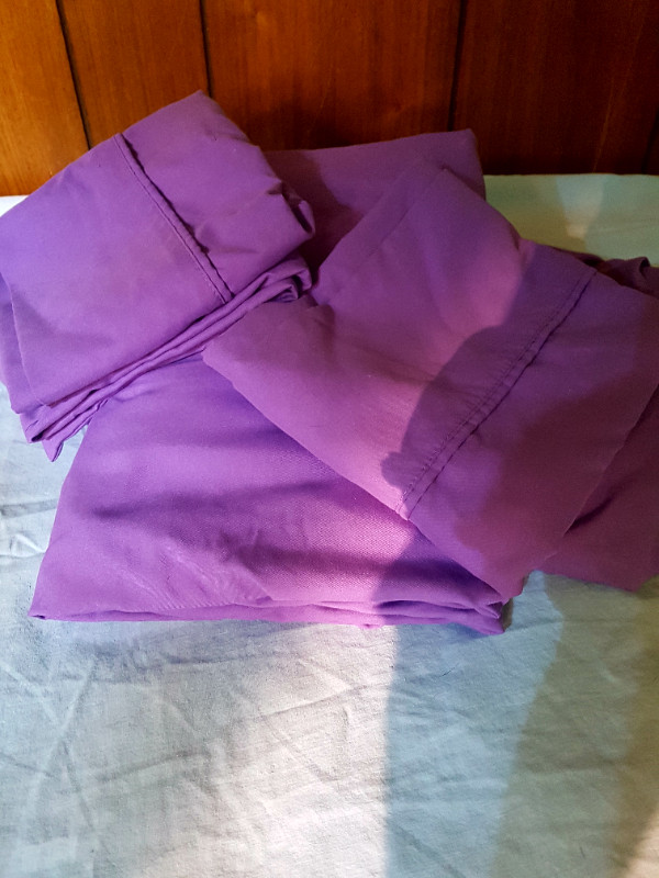 Twin bed sheet set in Bedding in Prince George - Image 3