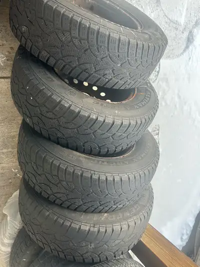 Mississauga, Winter tires 235/70 R 16 with rims $200 Slitely rusted rims