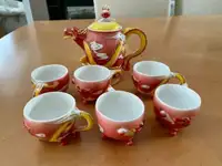 Lovely dragon Chinese tea set with lots of details.