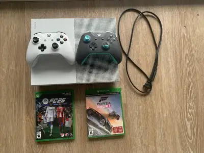 Xbox One S-2 manettes-2 jeux**Xbox One S-2 controllers-2 games, View more