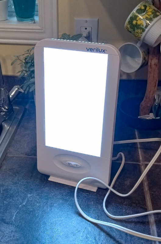 Verilux HappyLight VT15C in Indoor Lighting & Fans in Gatineau - Image 3