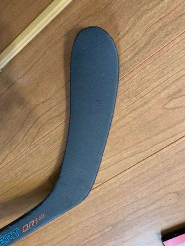 USED LEFT HAND SENIOR WARRIOR COVERT QR1 - GRIP - 85 FLEX Stick in Hockey in Kitchener / Waterloo - Image 7