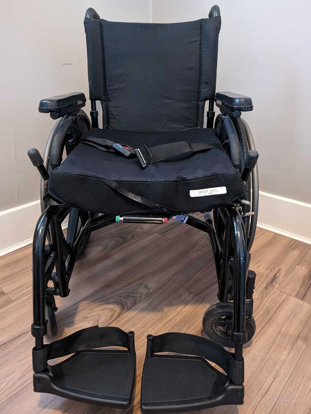Wheelchair used-like new  in Health & Special Needs in Thunder Bay - Image 3