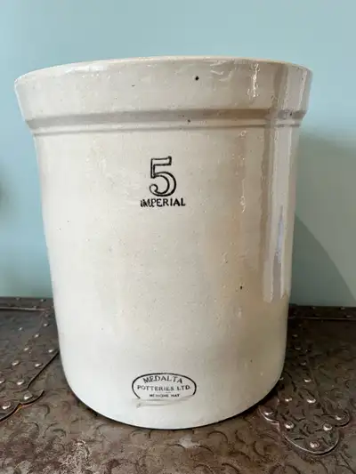 No cracks in the crock . it measures approximately 14 inches high by 13 inches in diameter $59 I hav...